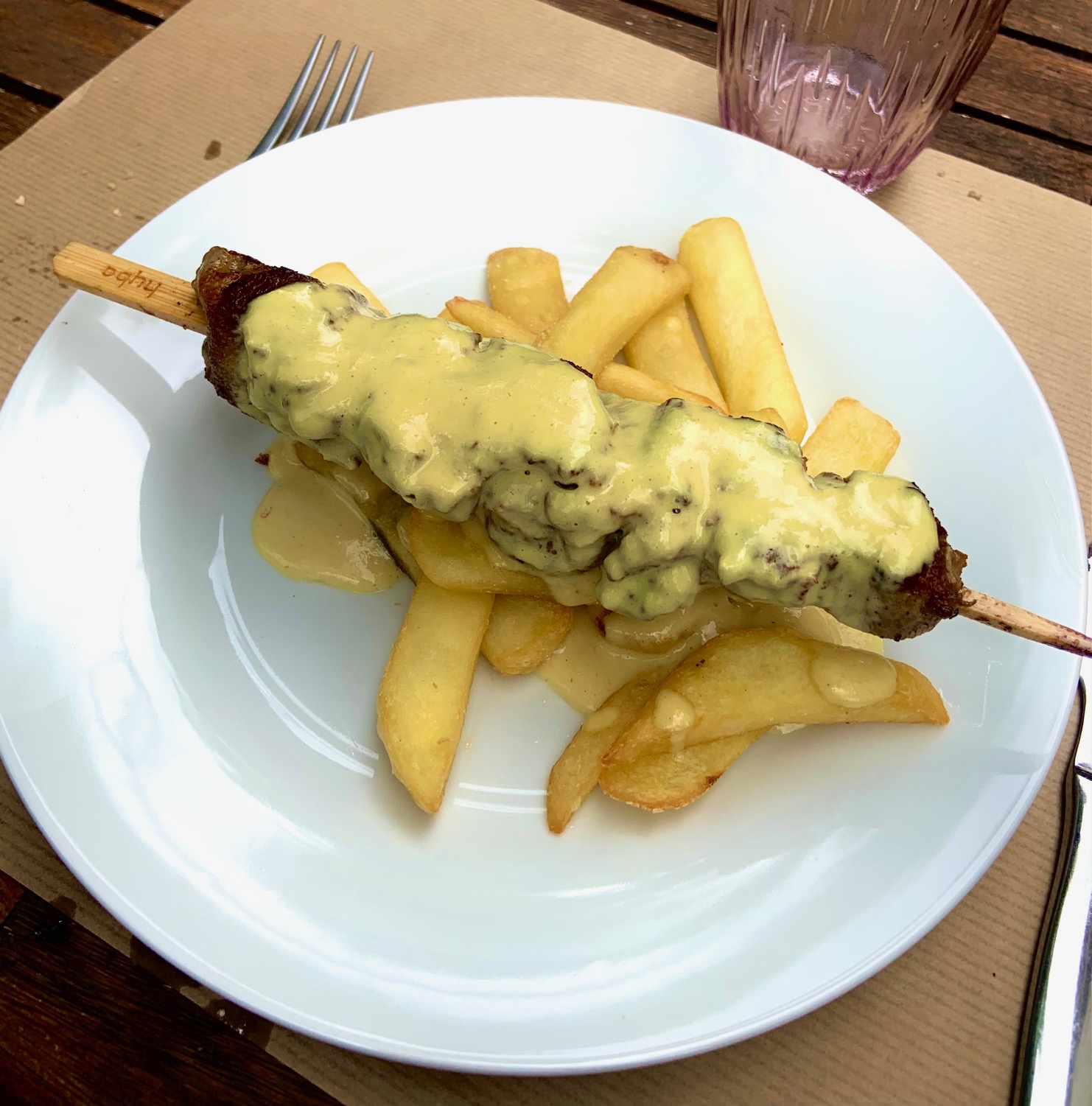 Brochette curry sauce moutarde
